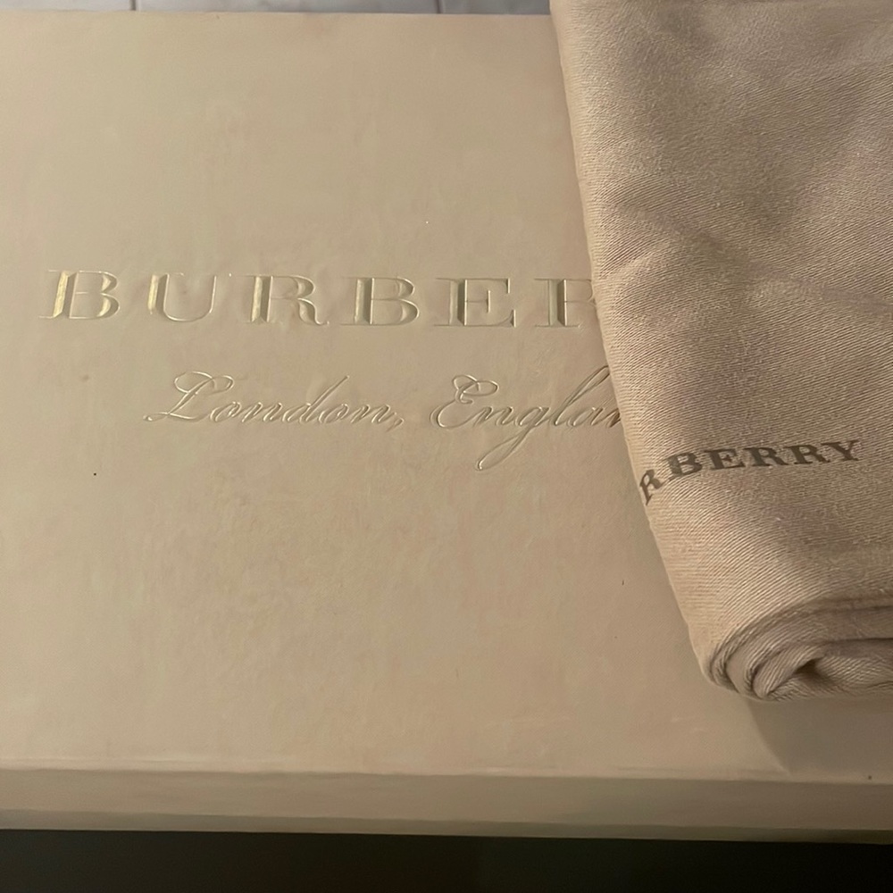 Top Sneaker Burberry Size 8 Black and Dark brown color